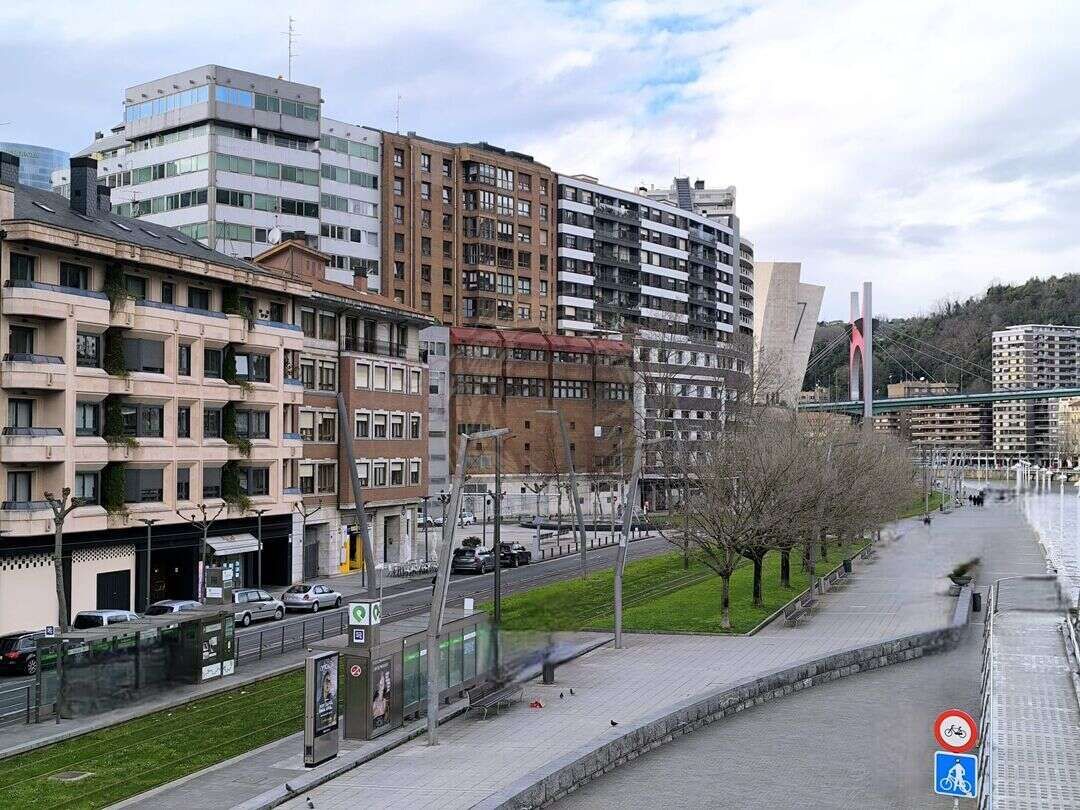 Außenansicht von Wohnung zur Miete in Bilbao  mit Klimaanlage, Heizung und Terrasse