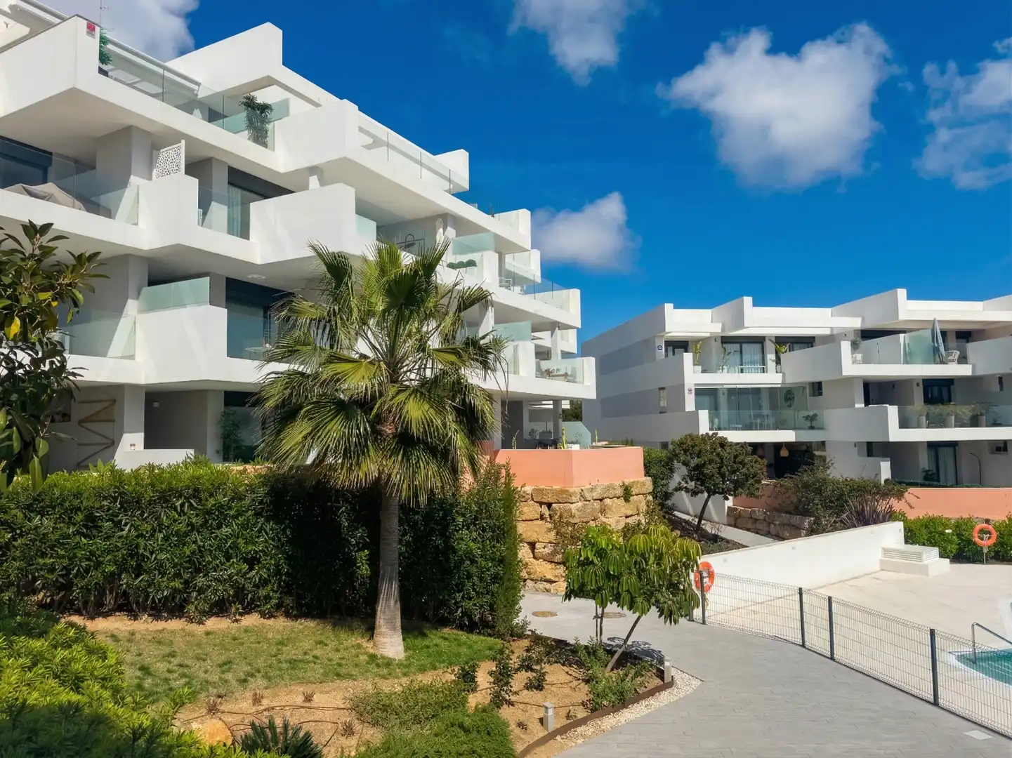 Außenansicht von Dachboden zum Verkauf in Manilva mit Klimaanlage, Heizung und Terrasse