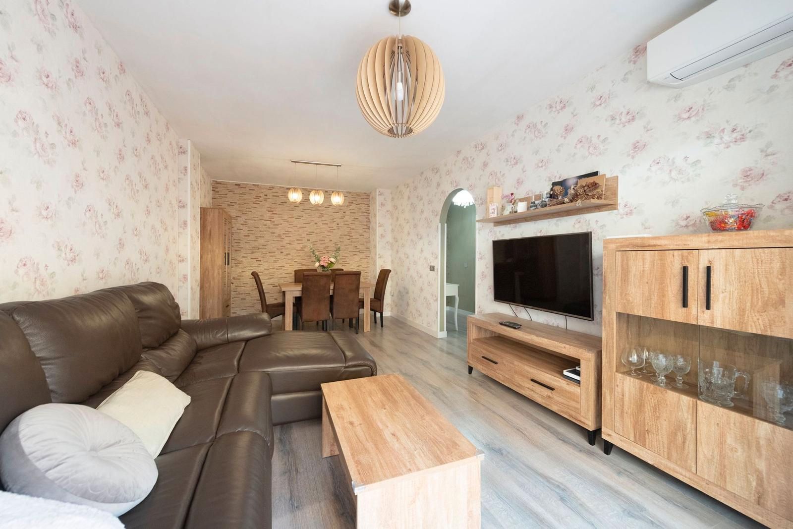 Living room of Flat for sale in Rincón de la Victoria  with Air Conditioner, Terrace and Storage room