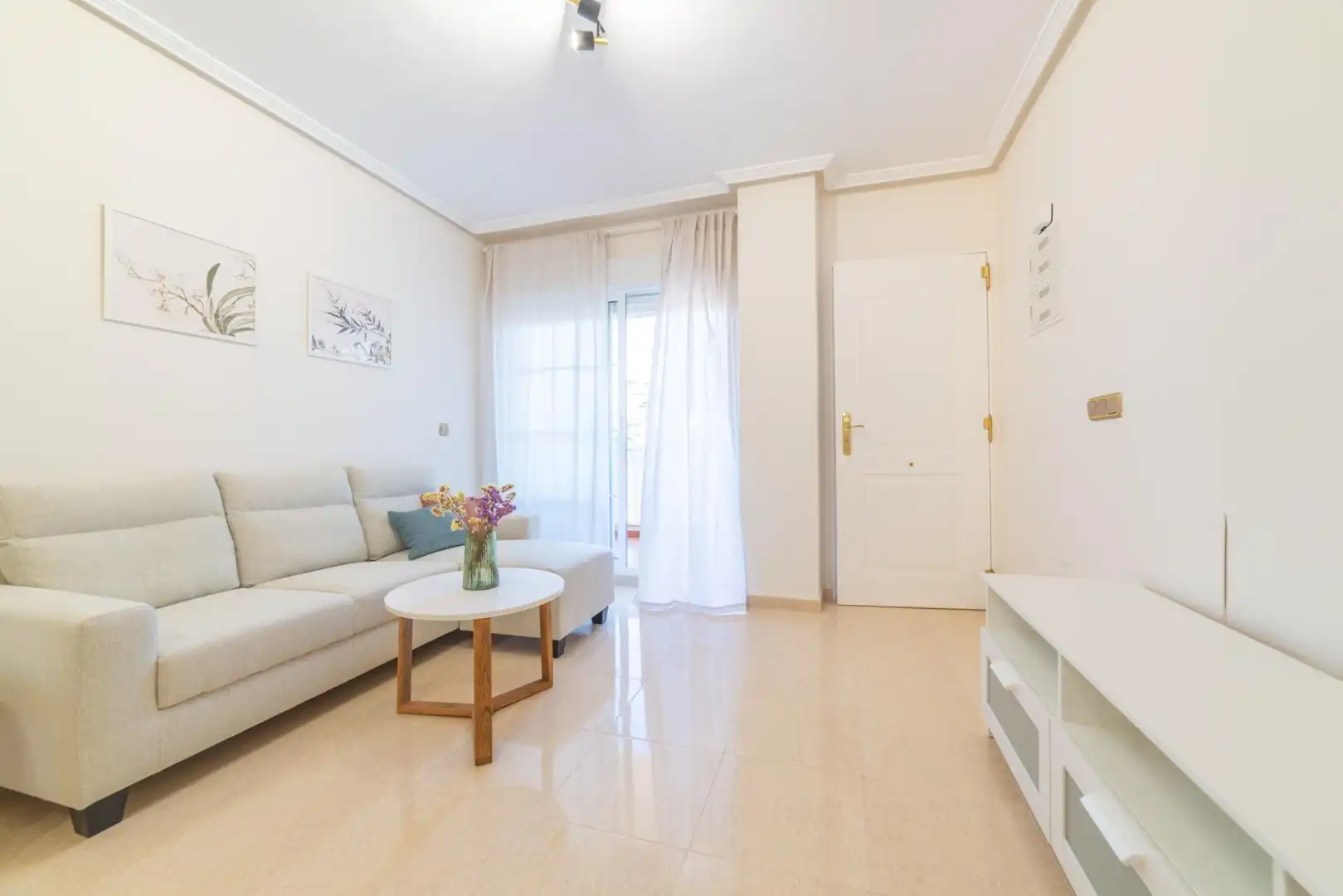 Sala d'estar de Pis en venda en Orihuela amb Aire condicionat, Jardí privat i Terrassa