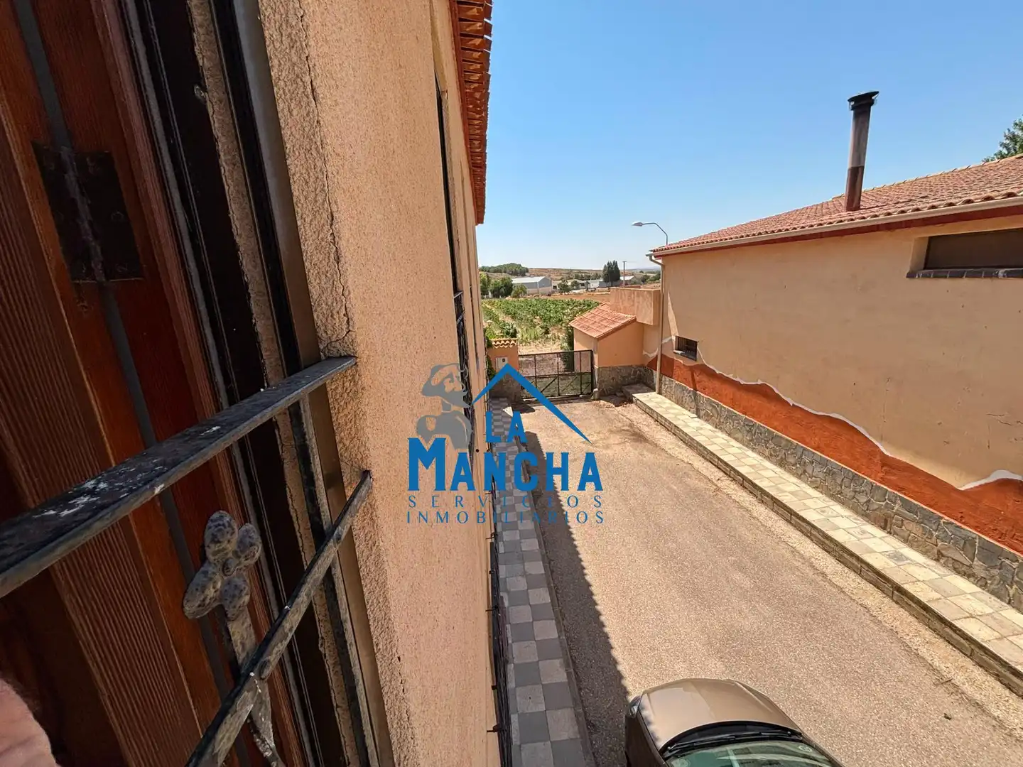 Vista exterior de Casa o chalet en venta en Hoya-Gonzalo con Calefacción, Jardín privado y Amueblado