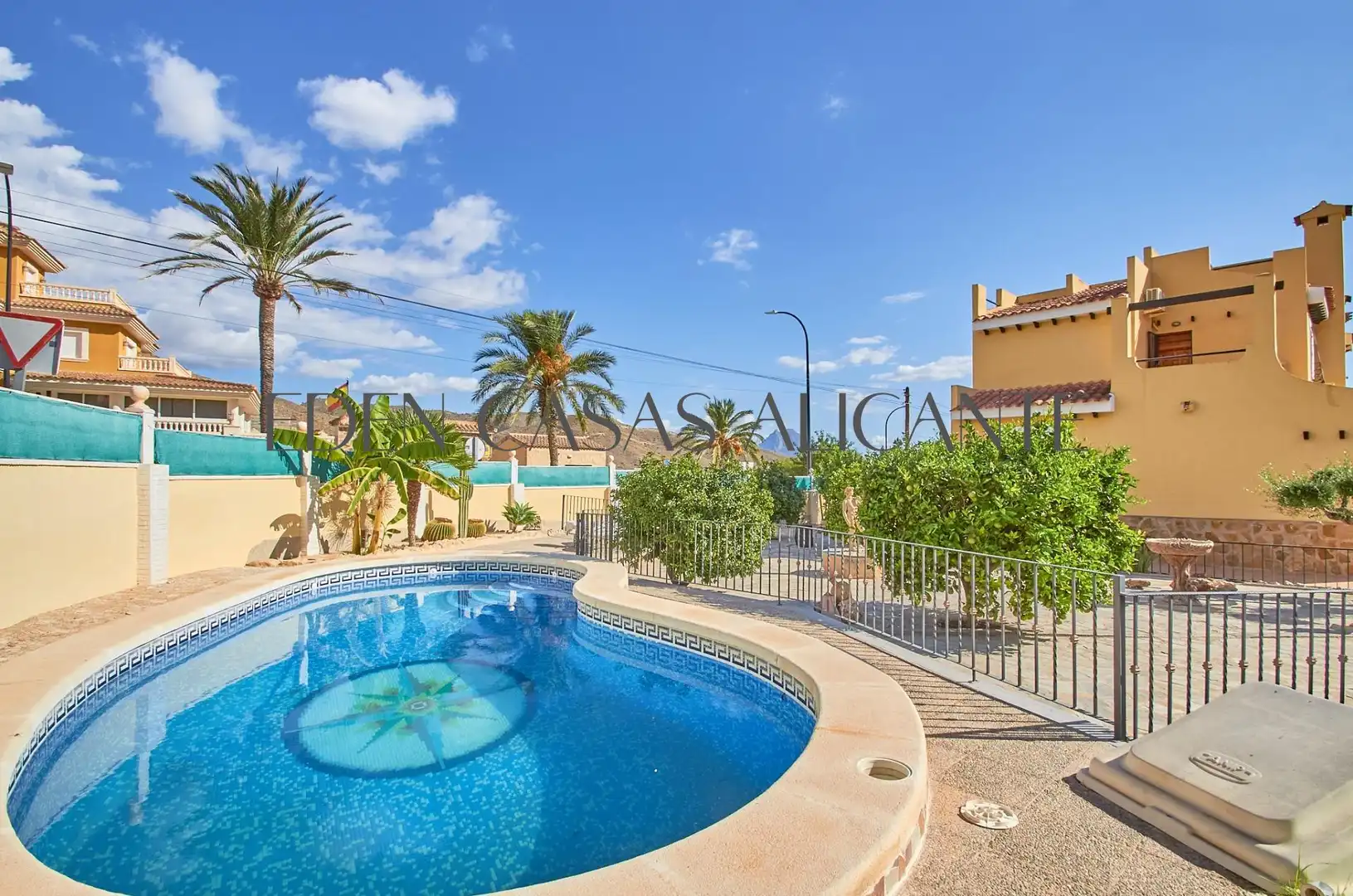 Villa mit Terrasse zum Verkauf in Avenida ORIOLA