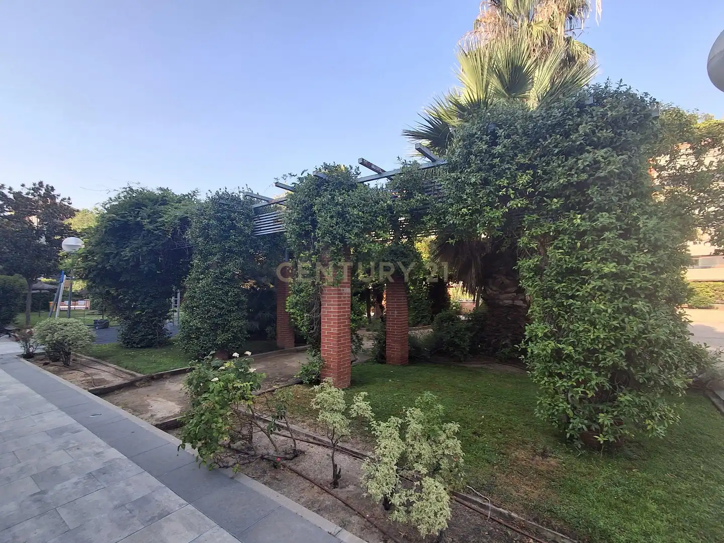 Jardí de Dúplex de lloguer en Pozuelo de Alarcón amb Aire condicionat, Forn i Rentadora