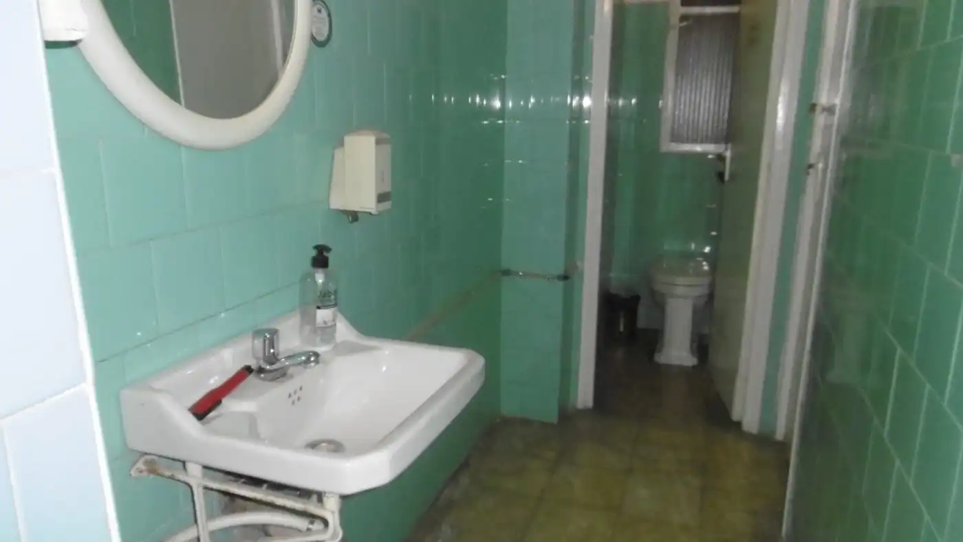 Bany de Local de lloguer en Centre