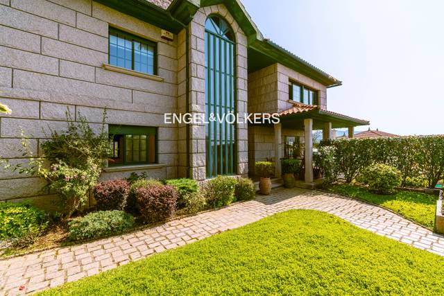 Casa-chalet en Venta en Sardoma - Castrelos