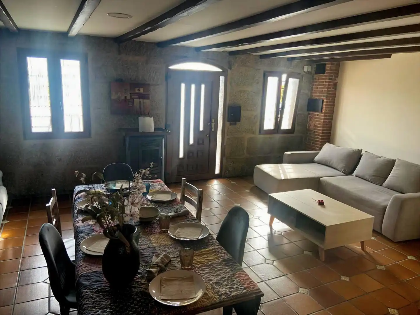 Comedor de Finca rústica de alquiler en Barro con Calefacción, Amueblado y Lavadora