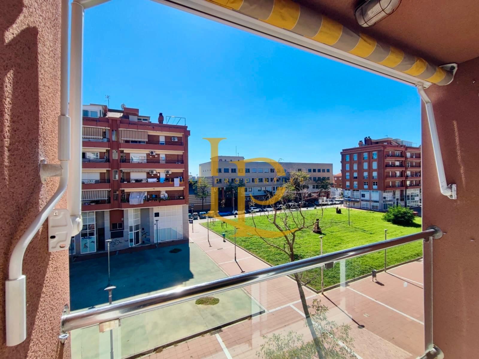 Vista exterior de Pis en venda en Terrassa amb Aire condicionat, Calefacció i Parquet