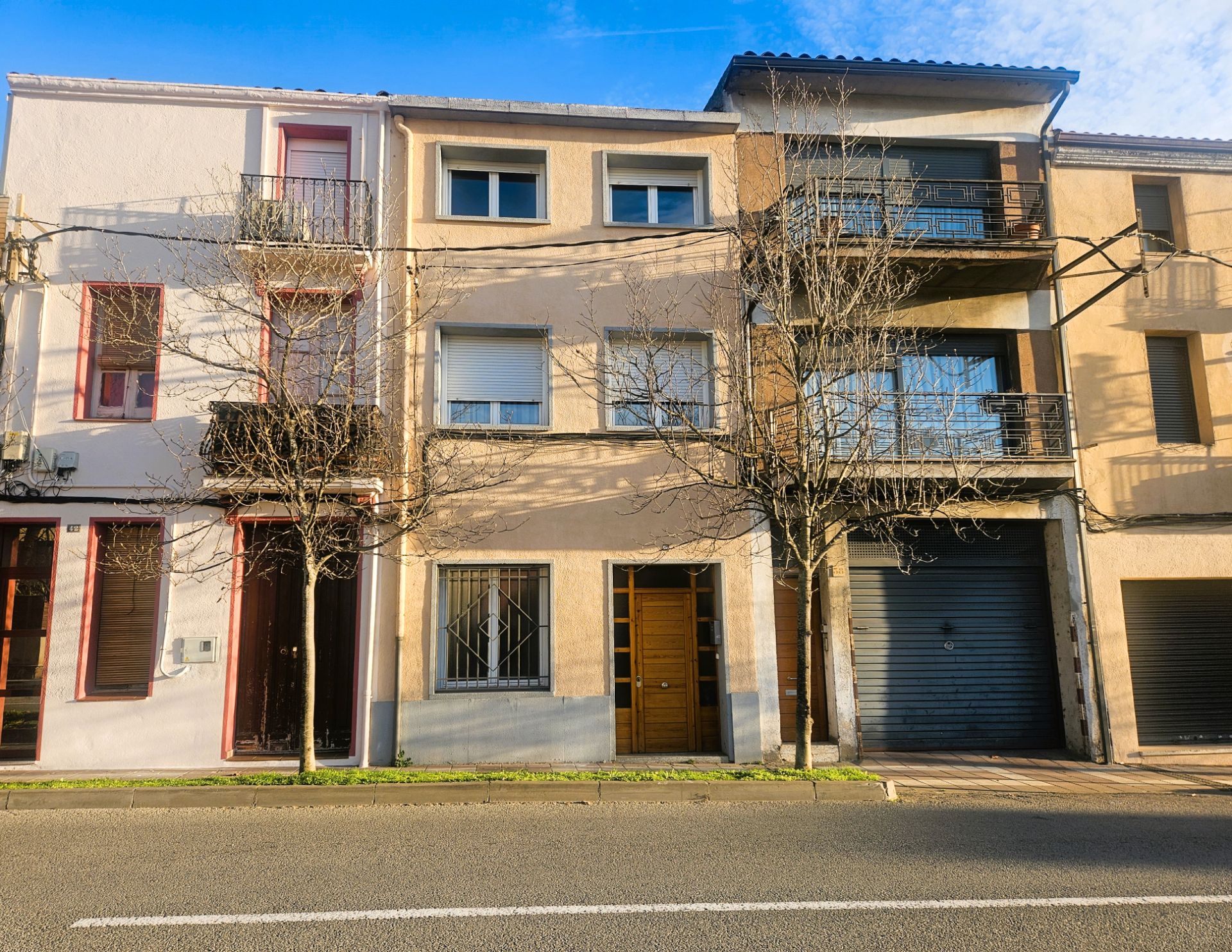 Vista exterior de Casa adosada en venda en Llinars del Vallès amb Calefacció, Jardí privat i Terrassa
