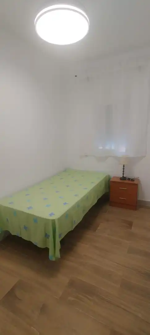 Bedroom of Flat for share in Sevilla