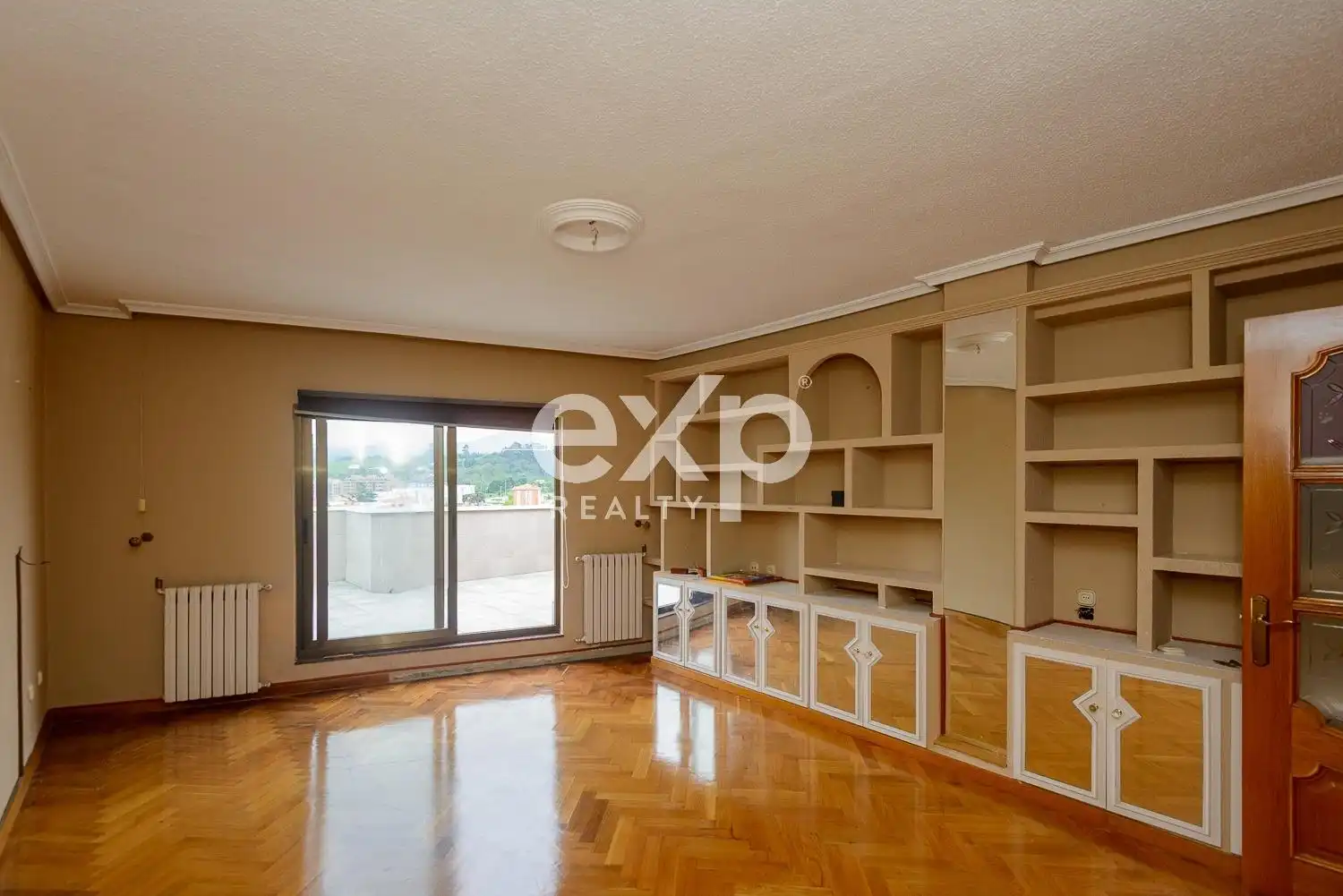 Living room of Flat for sale in Avilés  with Heating, Terrace and Furnished