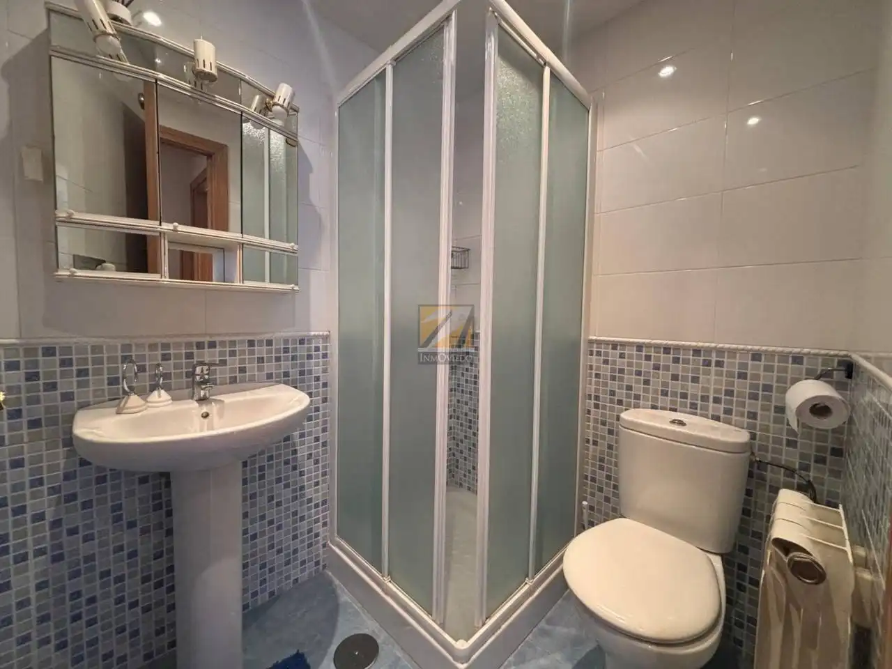 Badezimmer von Wohnung zum Verkauf in Gijón  mit Heizung, Abstellraum und Möbliert