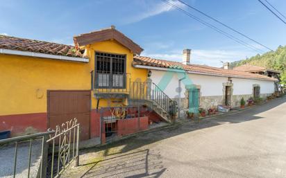 Vista exterior de Casa o xalet en venda en Villaviciosa amb Jardí privat, Terrassa i Traster