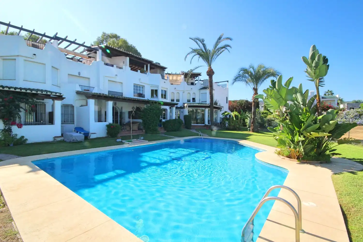 Casa amb piscina en venda a Nueva Andalucía