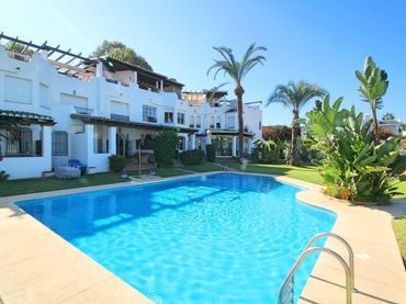 Casa con piscina in vendita a Nueva Andalucía
