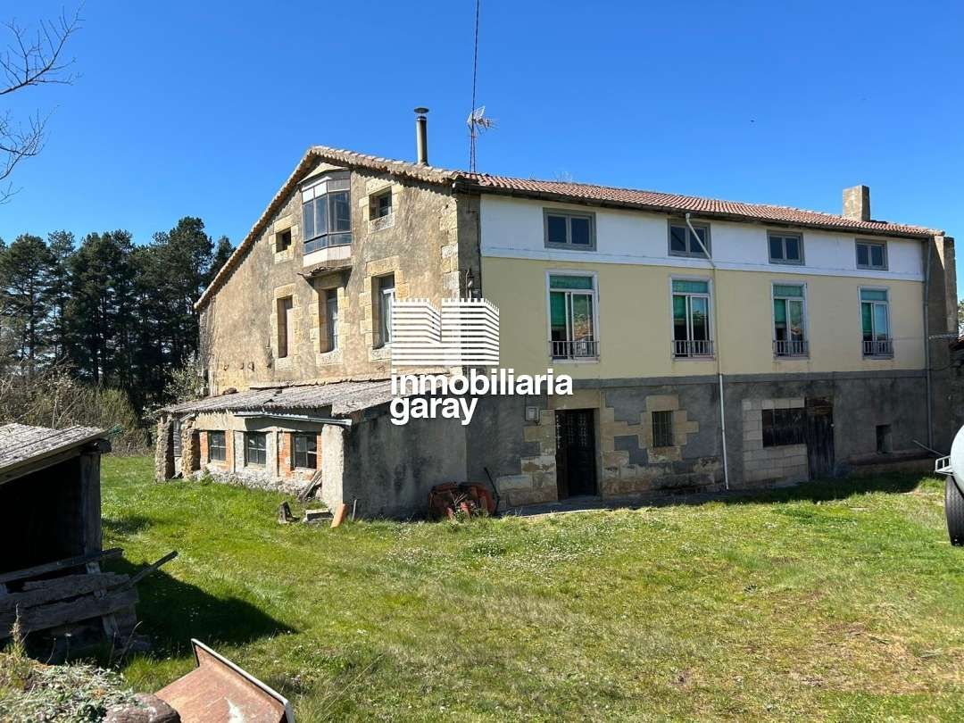 Exterior view of House or chalet for sale in Alfoz de Santa Gadea  with Heating, Private garden and Furnished