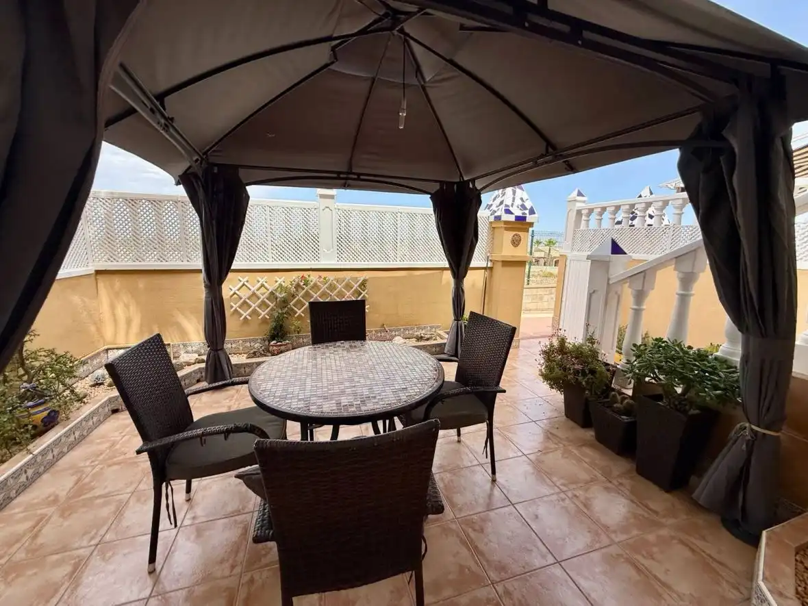Bungalow con piscina in vendita a CALLE MONTE DE SANTA POLA, imagen 2