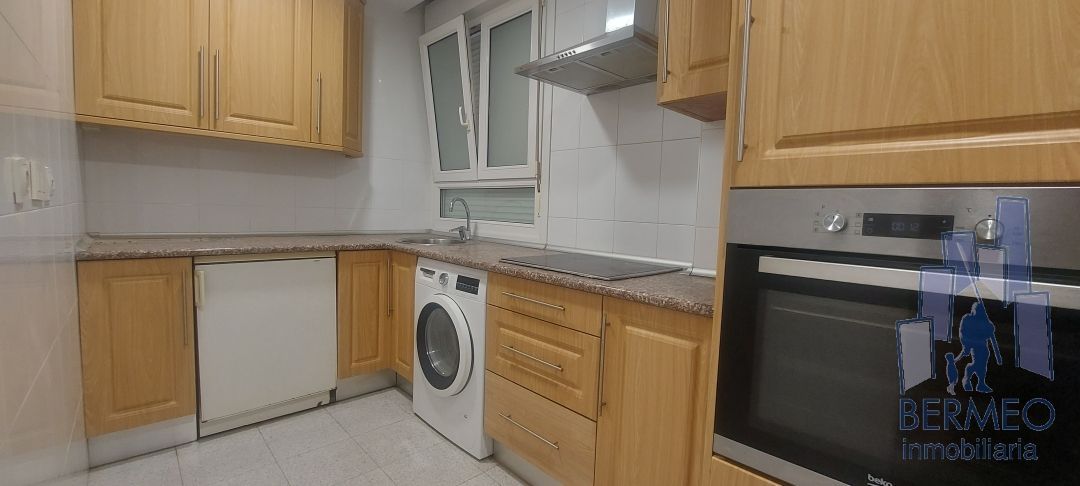 Cocina de Piso en venta en Bermeo con Calefacción, Trastero y Balcón