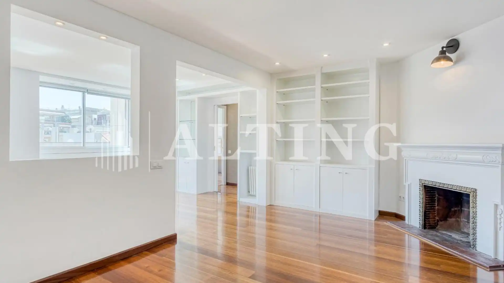 Living room of Flat for rent in  Barcelona Capital  with Air Conditioner, Heating and Parquet flooring