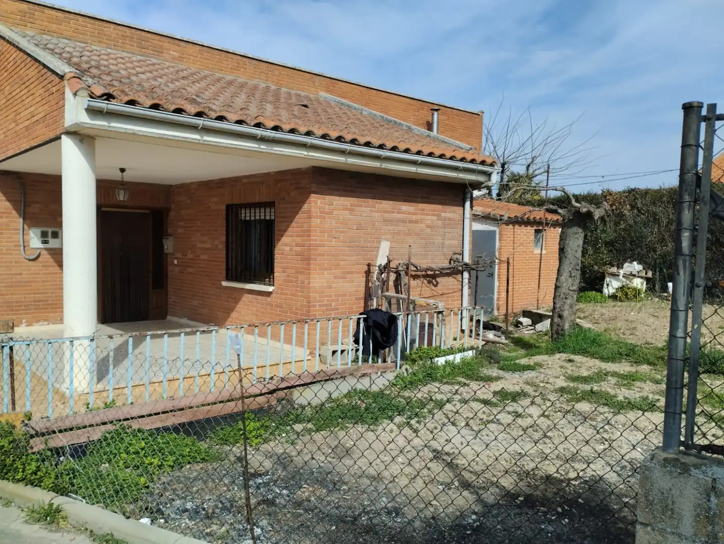 Vista exterior de Casa o xalet en venda en San Torcuato amb Calefacció, Jardí privat i Traster