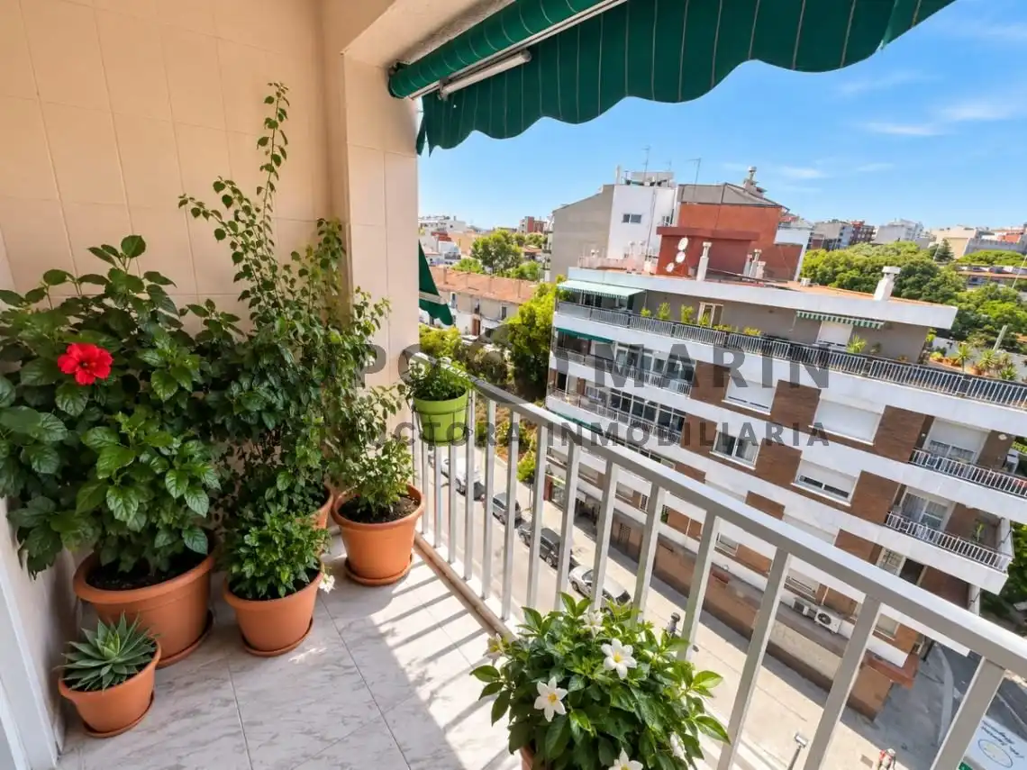 Vista exterior de Piso en venta en Badalona con Aire acondicionado, Calefacción y Terraza