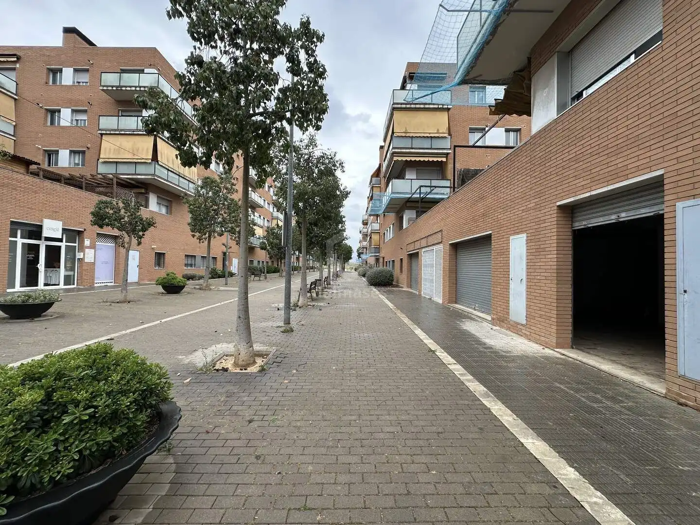 Vista exterior de Local en venta en Abrera