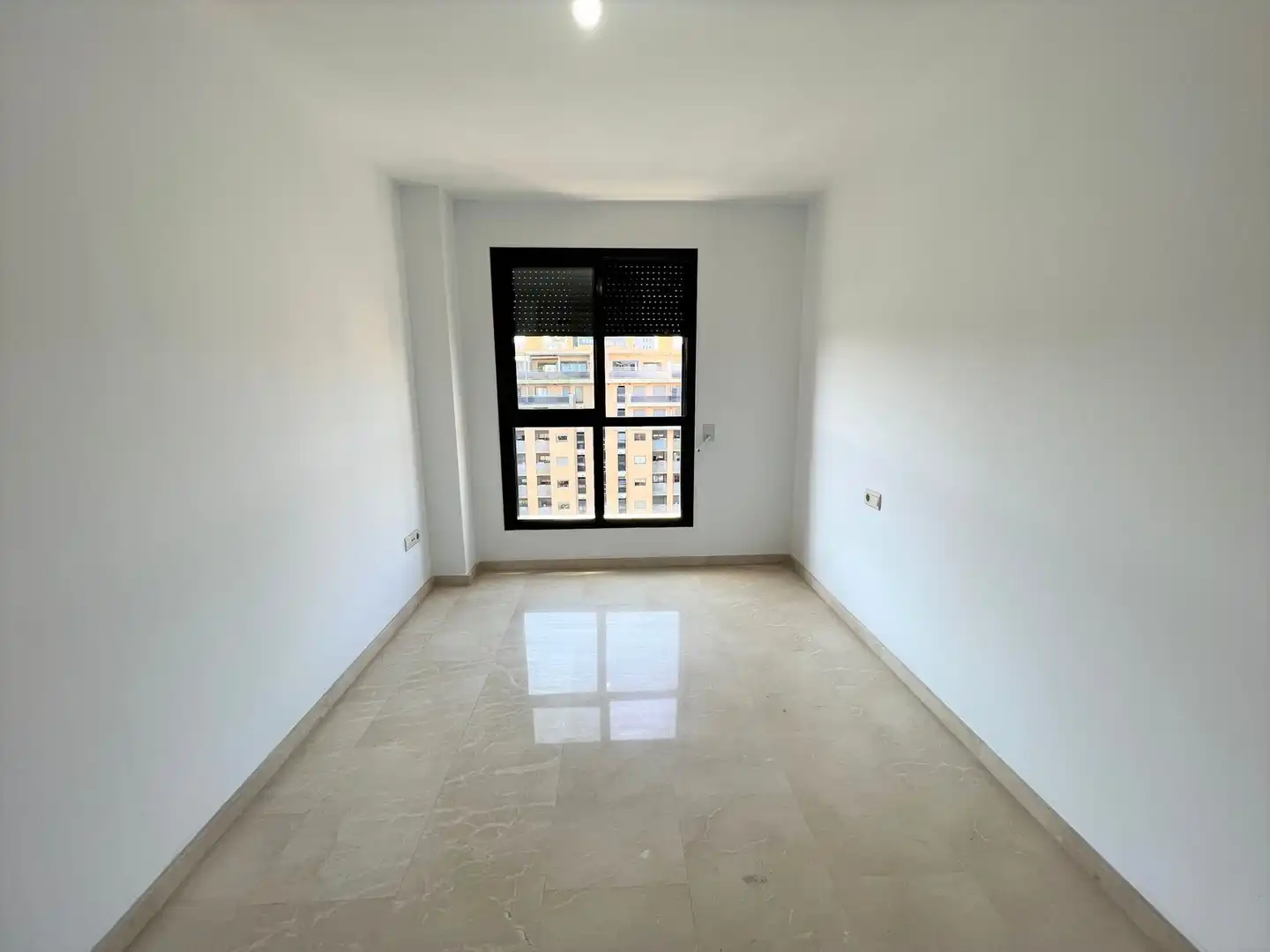 Bedroom of Flat for rent in Valencia  with Air Conditioner, Oven and Washing machine