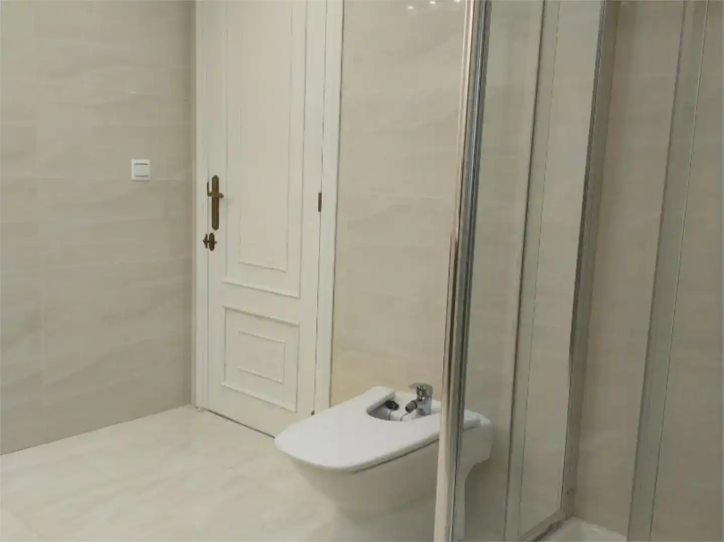 Bany de Pis de lloguer en Valencia amb Aire condicionat, Parquet i Moblat