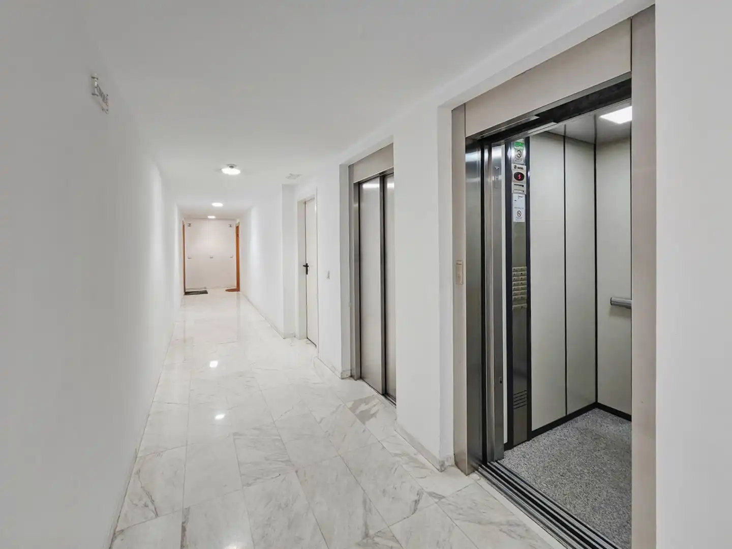 Wohnung zum Verkauf in Barcelona mit Klimaanlage, Heizung und Balkon