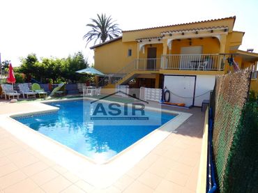 Chalet con balcón en venta en Casc Urbà