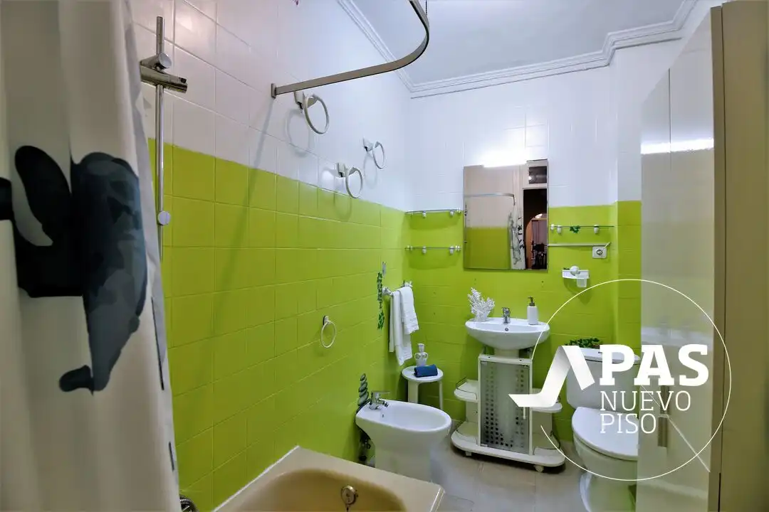 Badezimmer von Wohnung zum Verkauf in Santander