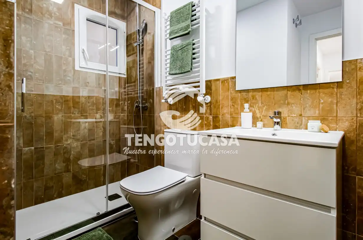 Badezimmer von Wohnung zum Verkauf in Madrid mit Klimaanlage, Heizung und Terrasse