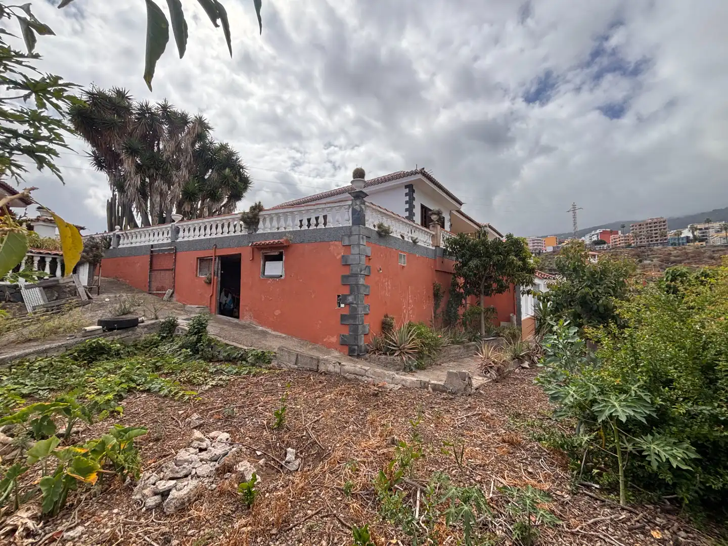 Vista exterior de Casa o xalet en venda en Icod de los Vinos amb Jardí privat, Terrassa i Traster
