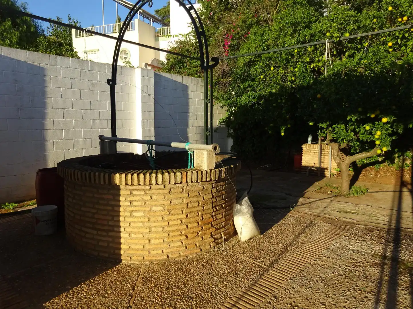Garden of Houses for sale in Sanlúcar la Mayor  with Air Conditioner, Private garden and Storage room