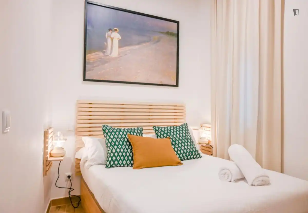 Dormitori de Apartament de lloguer en Madrid amb Aire condicionat, Moblat i Rentadora