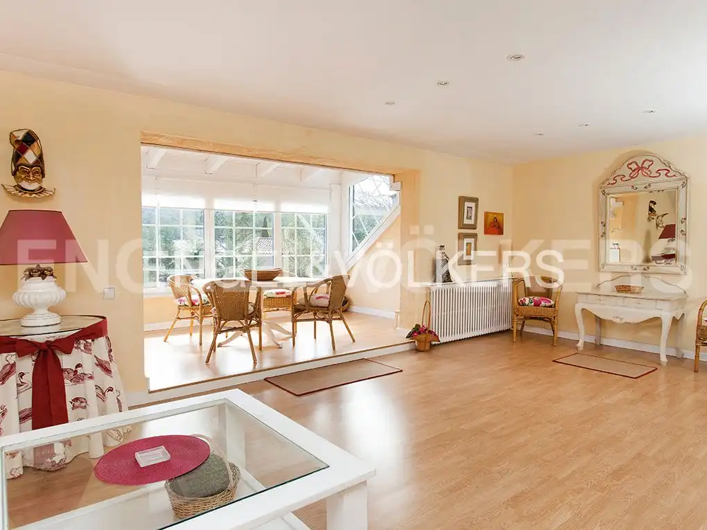 Sala de estar de Casa o chalet en venta en Sant Cugat del Vallès con Aire acondicionado, Calefacción y Jardín privado