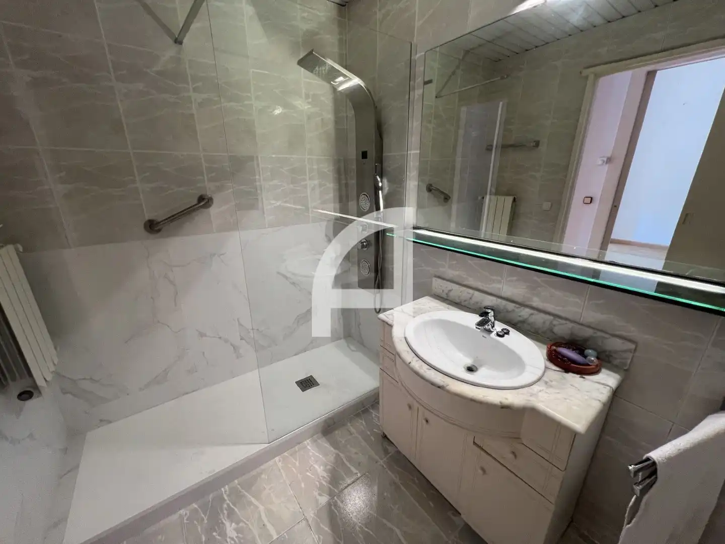 Flat with terrace to rent in Carrer de la Marina, imagen 10