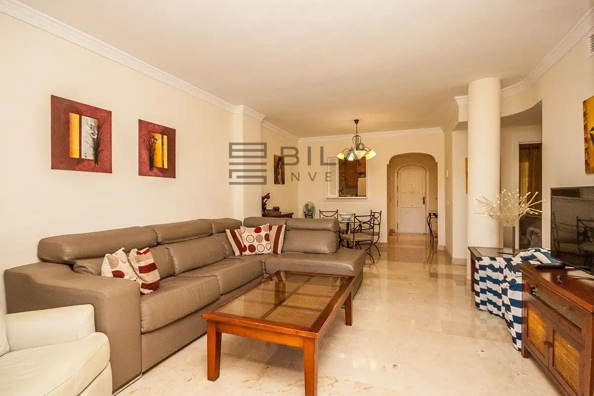 Sala d'estar de Pis en venda en Marbella amb Aire condicionat, Terrassa i Piscina