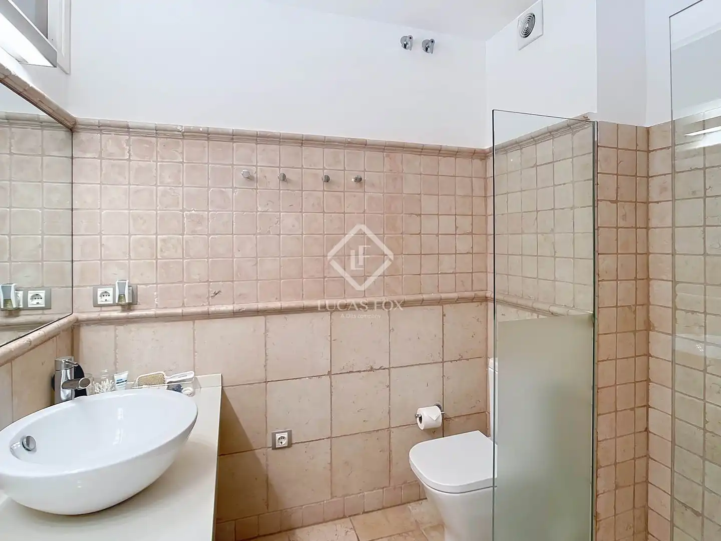 Badezimmer von Haus oder Chalet zum Verkauf in Ciutadella de Menorca mit Klimaanlage, Heizung und Privatgarten