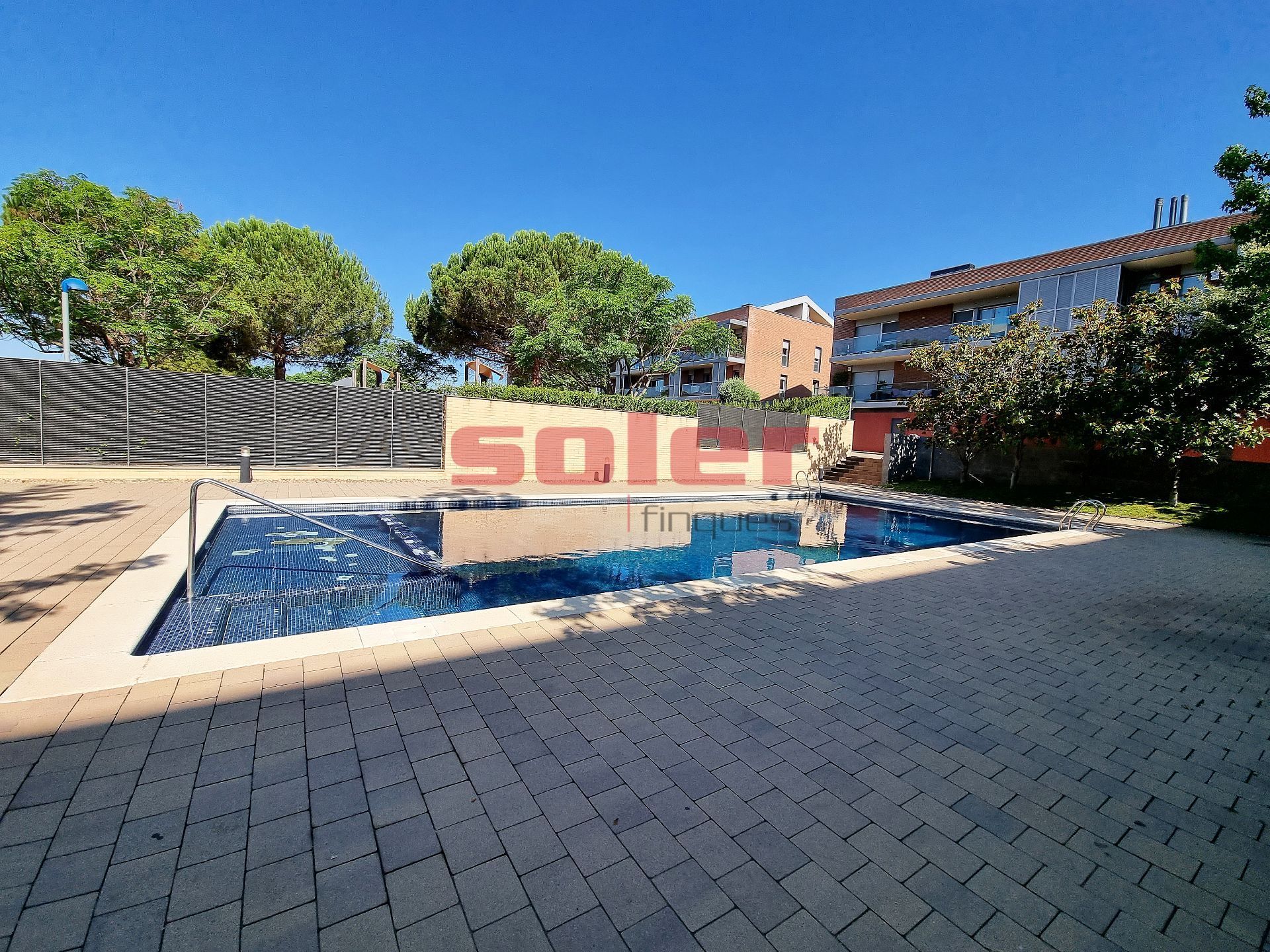 Piscina de Pis en venda en Sant Cugat del Vallès amb Aire condicionat, Calefacció i Traster