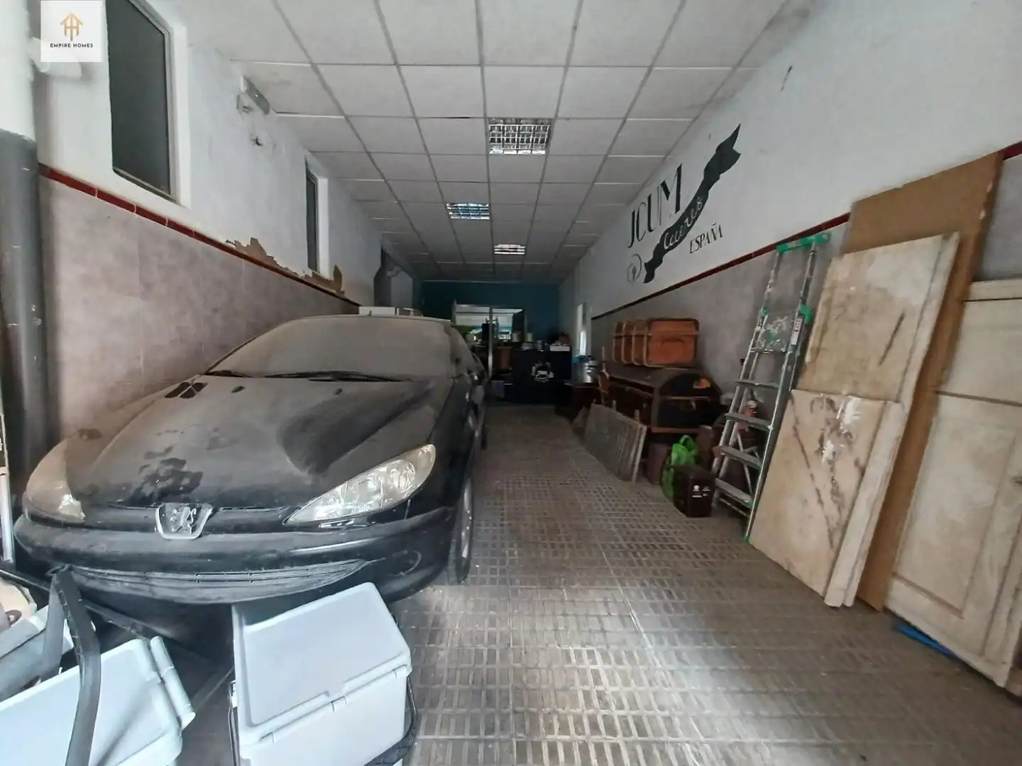 Aparcament de Nau industrial en venda en Cáceres
