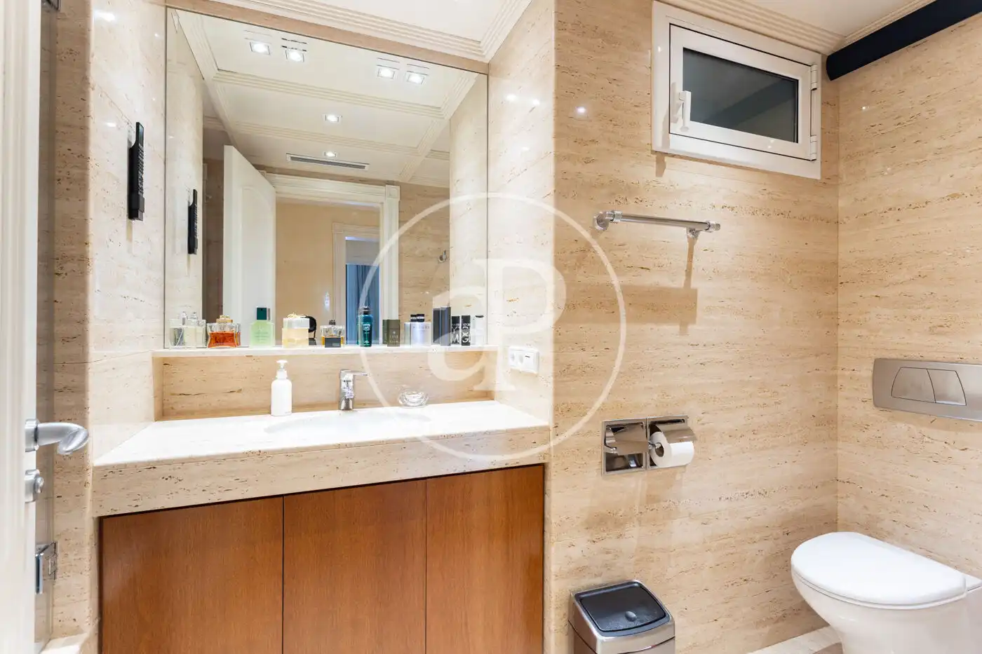 Baño de Piso de alquiler en Barcelona con Aire acondicionado, Calefacción y Amueblado