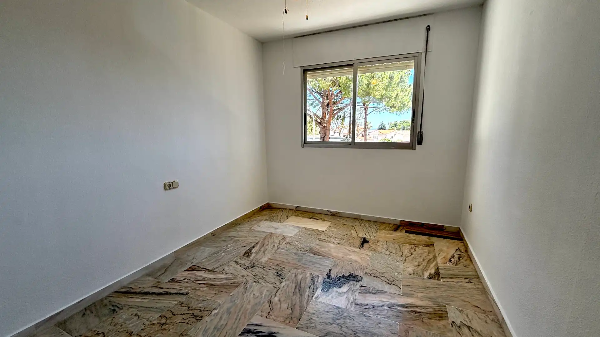 Habitación de Piso en venta en Benalmádena con Terraza, Horno y Lavadora
