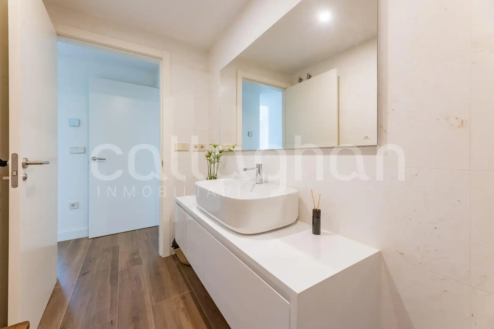 Baño de Piso en venta en Valencia con Aire acondicionado, Calefacción y Terraza