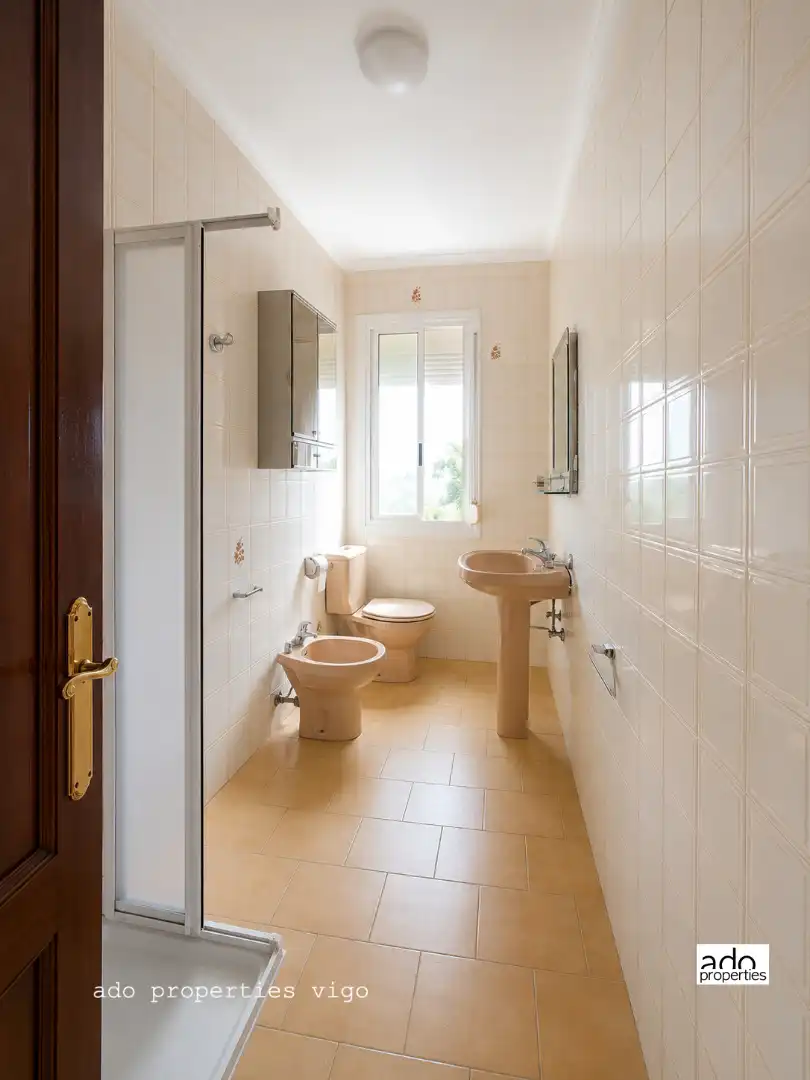 Baño de Piso en venta en Vigo  con Trastero
