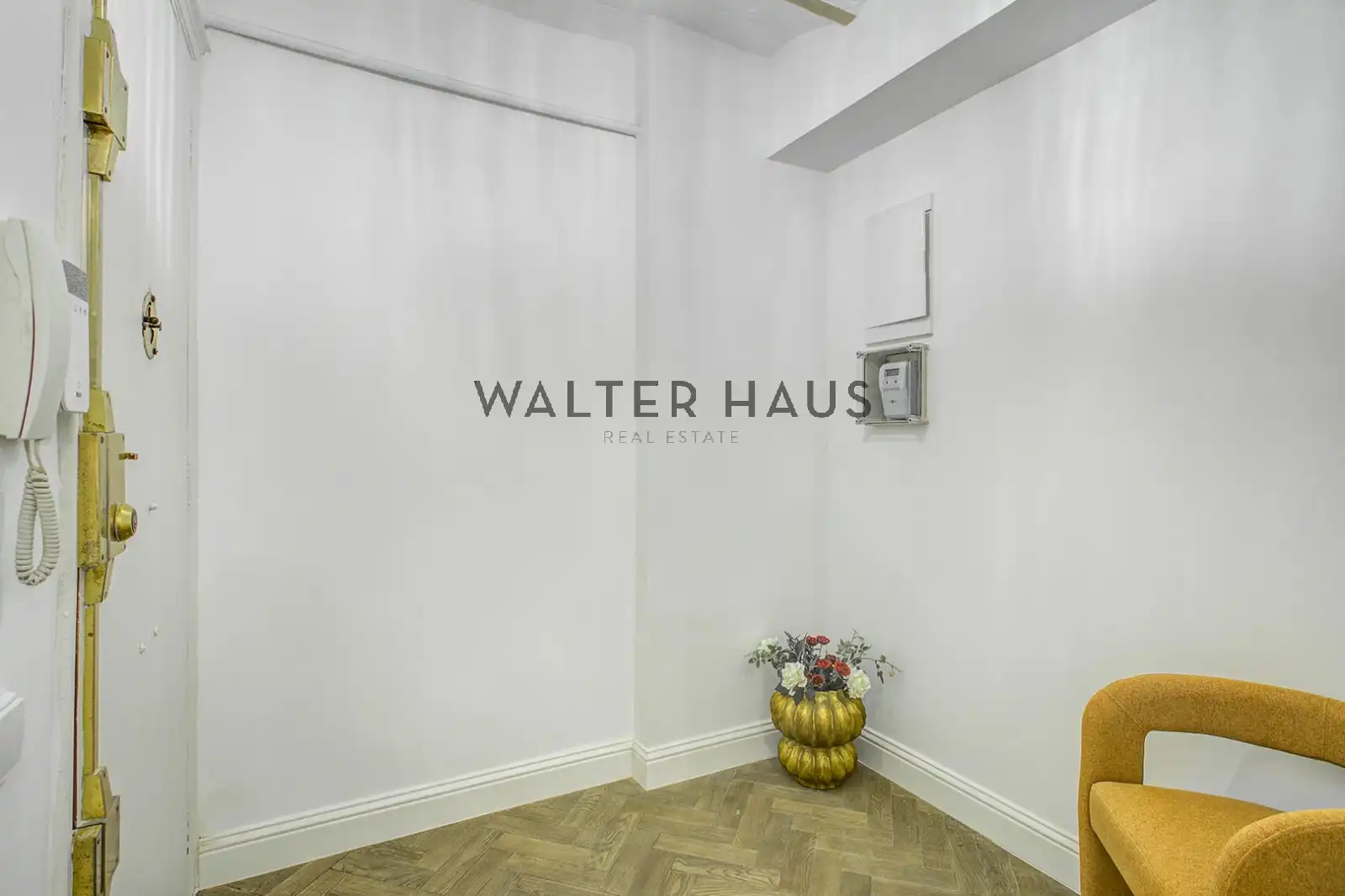 Piso en venta en Barcelona con Terraza, Amueblado y Horno