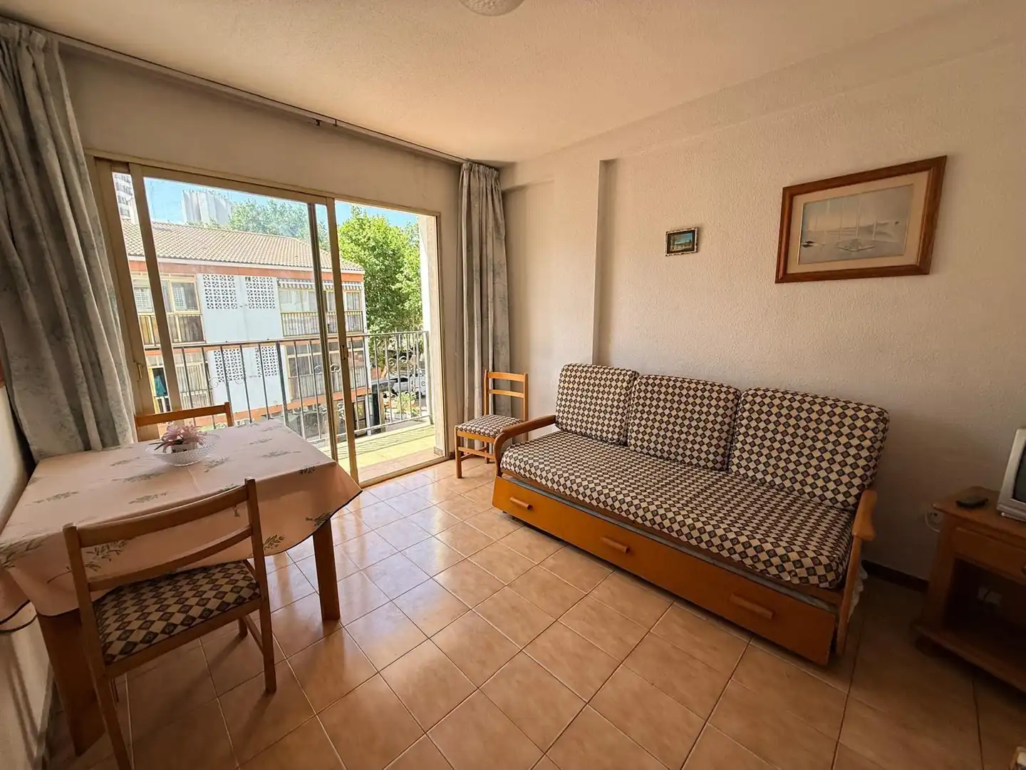Dormitori de Apartament en venda en Benidorm amb Jardí privat, Terrassa i Moblat
