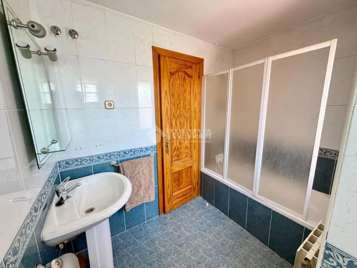 Baño de Casa adosada en venta en Daganzo de Arriba con Aire acondicionado y Calefacción