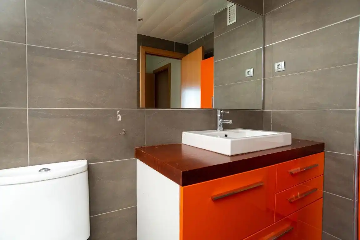 Badezimmer von Wohnung zum Verkauf in Badalona mit Heizung, Parkett und Terrasse