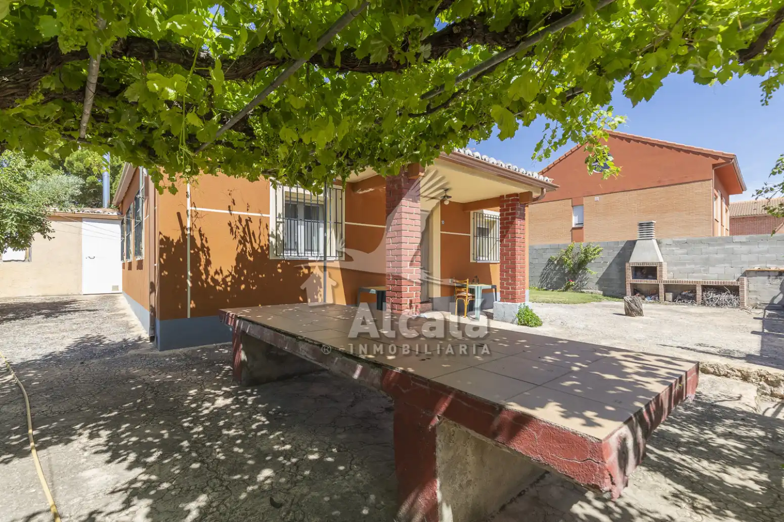 Vista exterior de Casa o chalet en venta en Cifuentes con Calefacción, Jardín privado y Trastero