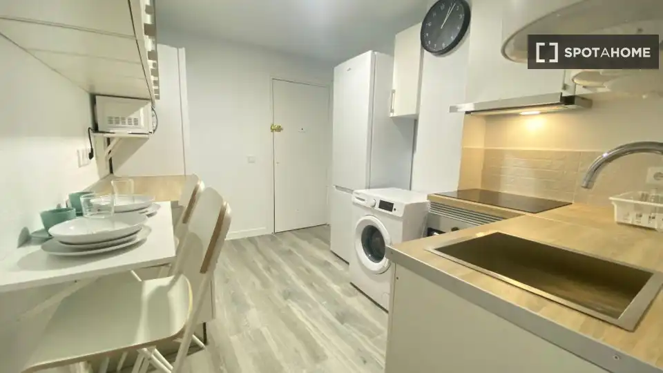 Kitchen of Flat for rent in Madrid  with Air Conditioner, Heating and Furnished